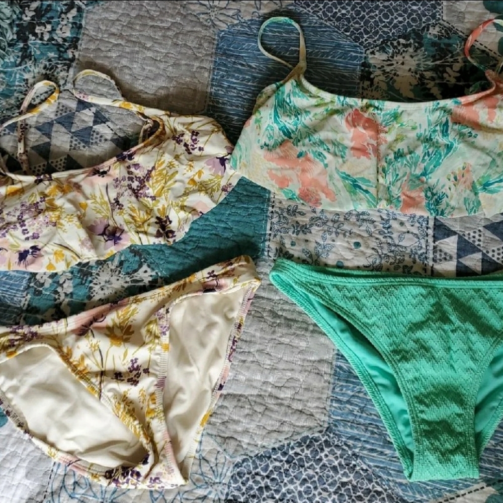 Old Navy bikini bundle - Picture 1 of 8